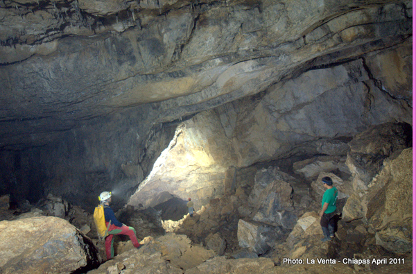 Grandi gallerie nel sistema della Cueva Tulipanes (foto F. Sauro)
